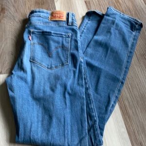 Levi’s mid rise skinny jeans